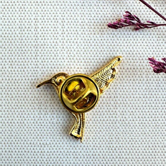 Vintage Gold-Tone Hummingbird Pin With Green Eye Accent & Push Back Closure - Picture 3 of 5